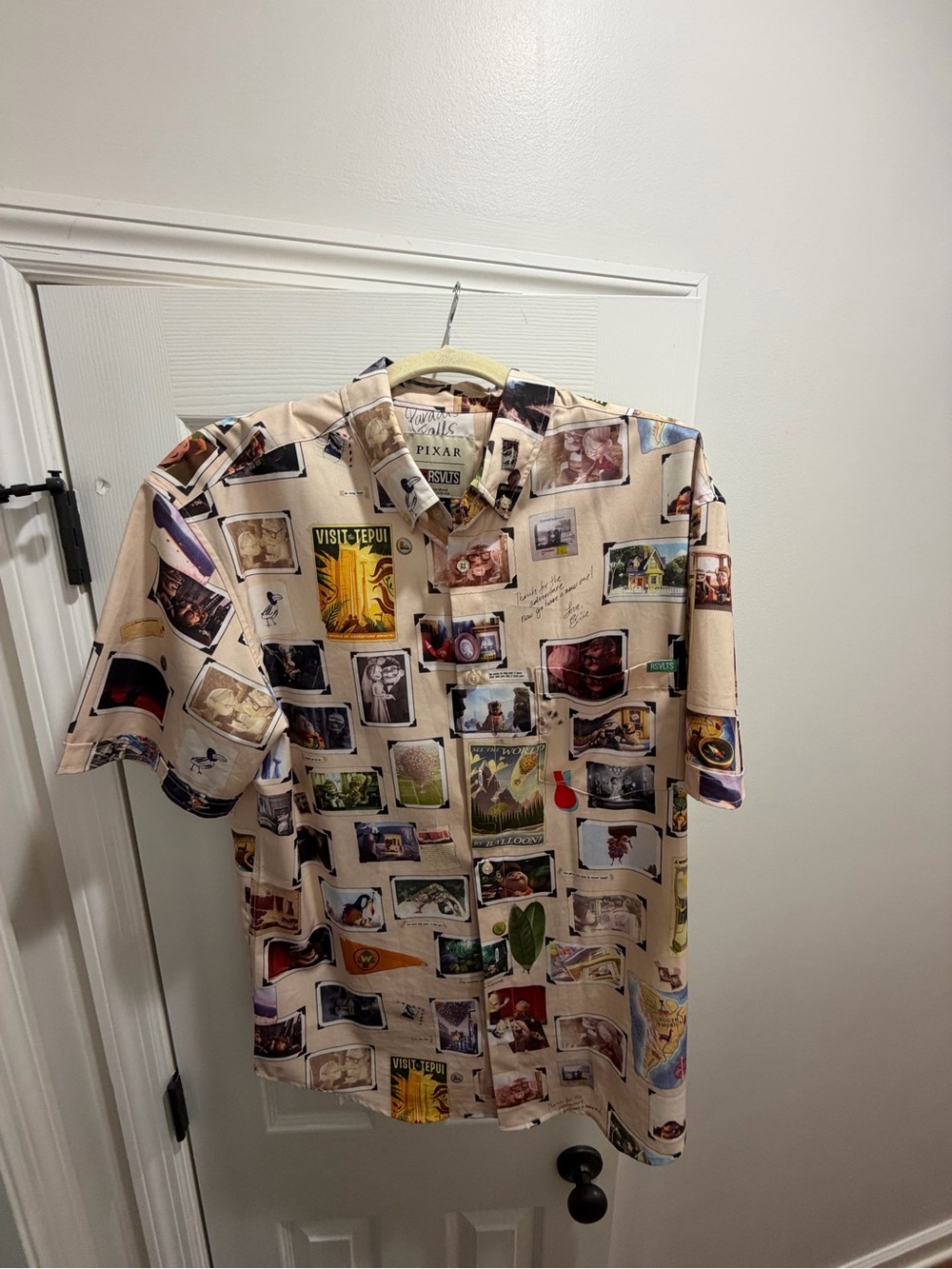 DISNEY AND PIXAR UP "OUR ADVENTURE BOOK" KUNUFLEX Short Sleeve Shirt - L